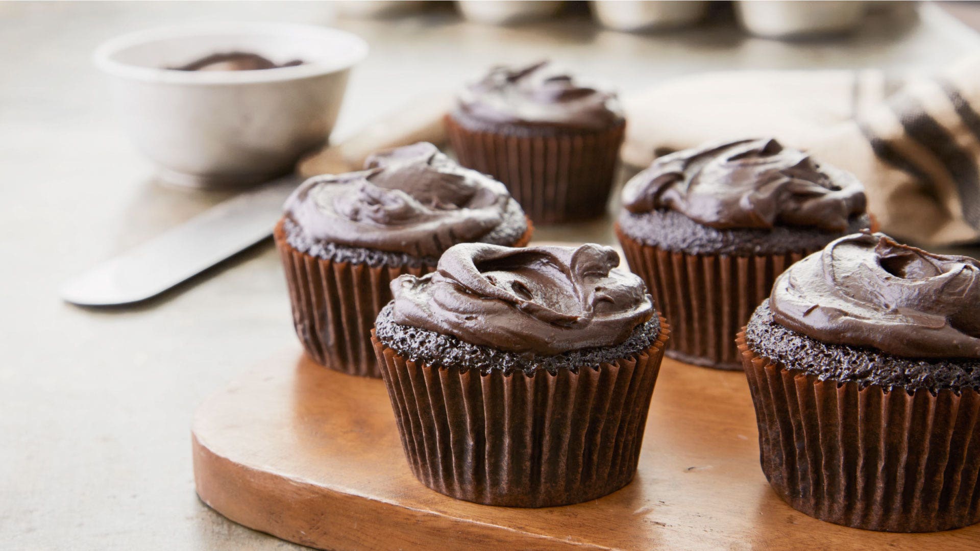 HERSHEY'S “Especially Dark” Chocolate Cupcakes