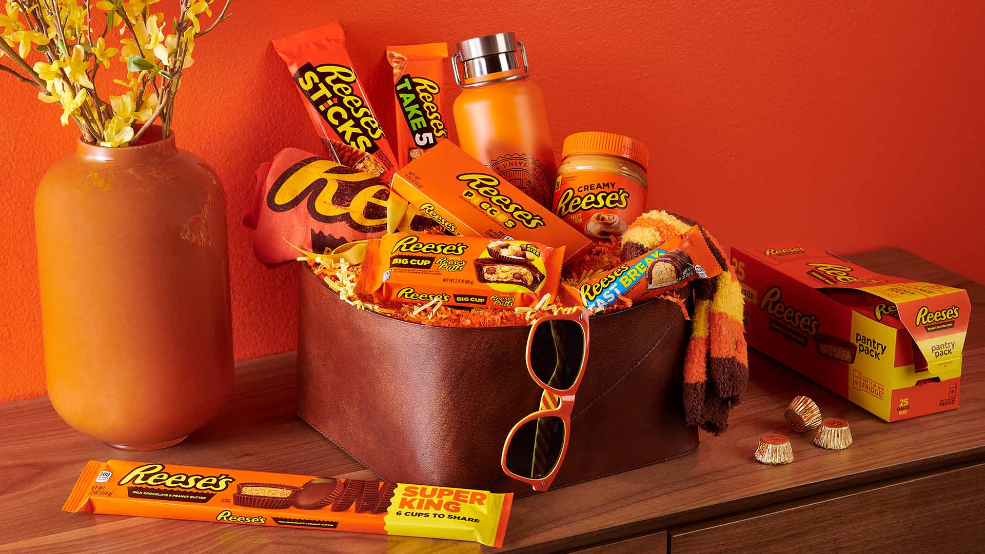 Reese's Valentine's Gift Basket – Bisket Baskets