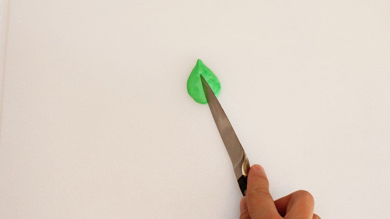 use the knife to create a vein on the leaf