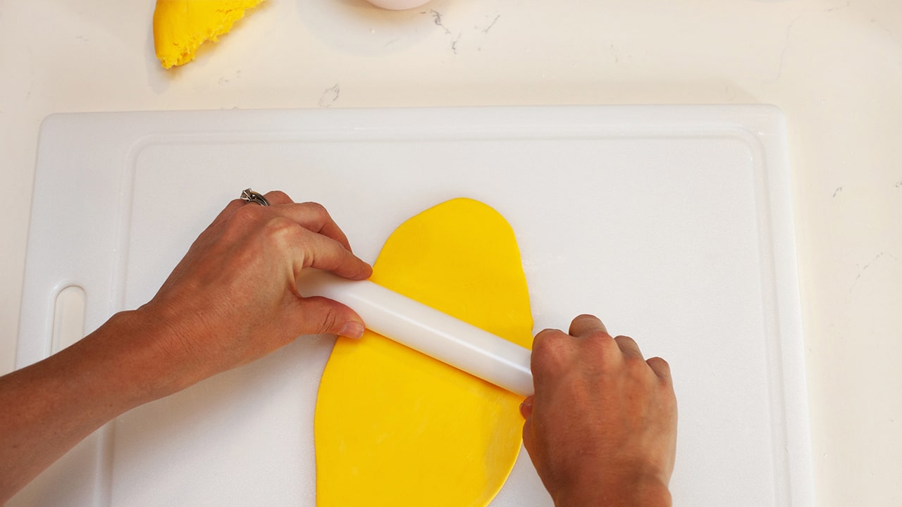 rolling out the fondant dough