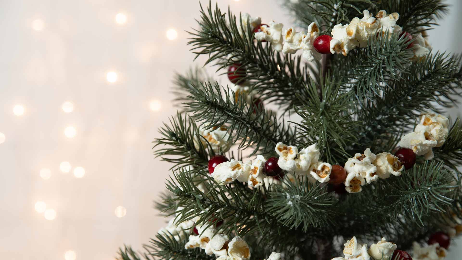 christmas tree with popcorn garland