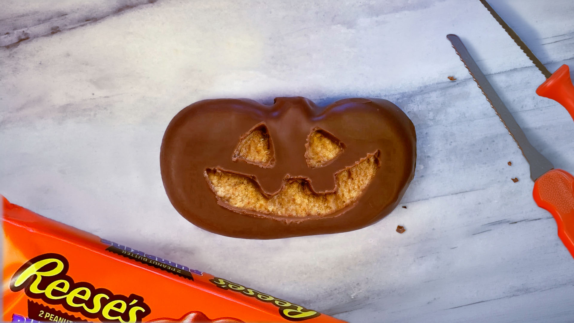 reeses pumpkin with jack o lantern face