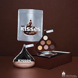 Kisses glam light makeup kit 