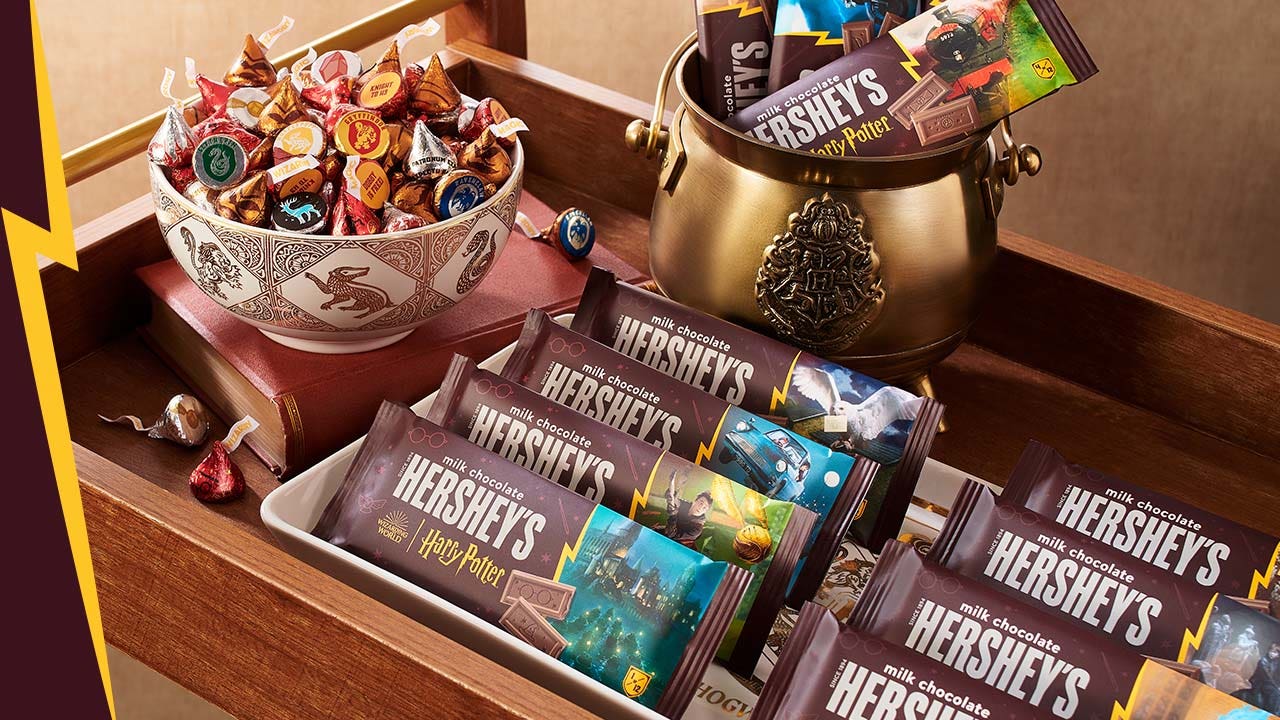 serving tray featuring harry potter themed hersheys kisses and milk chocolate bars