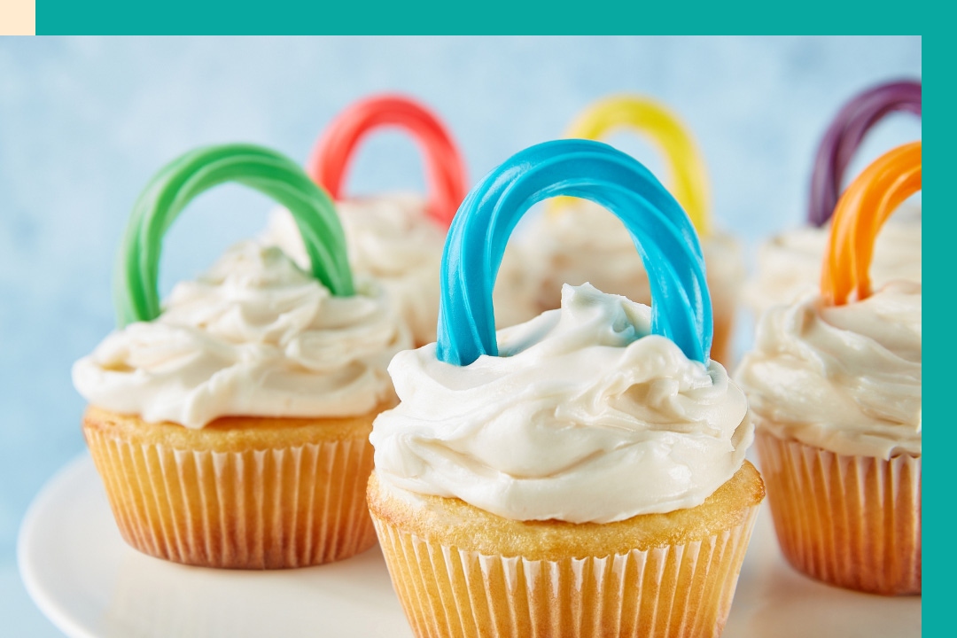 basket cupcakes using twizzlers as handles