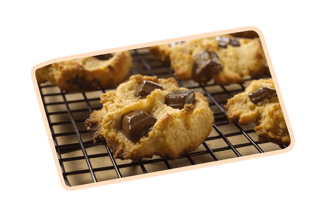 tray of freshly made hersheys zero sugar chocolate chunk cookies