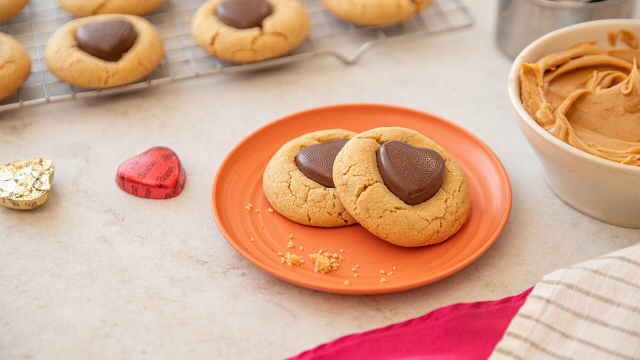 plate of reeses heart cookies
