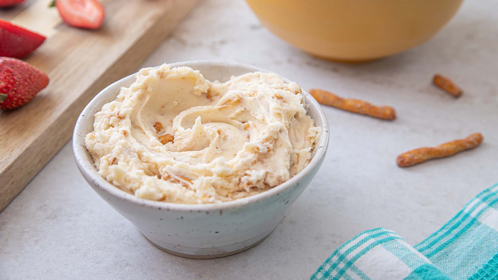 dots cheesecake dip