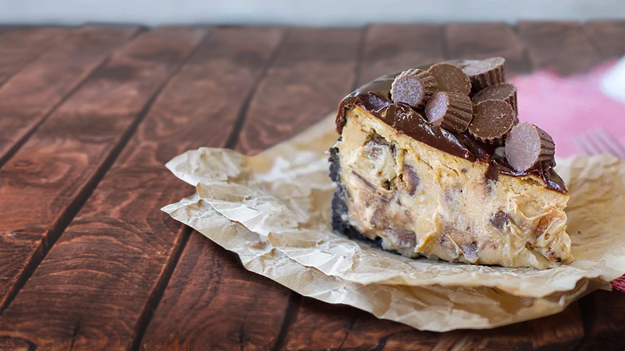 reeses peanut butter cheesecake