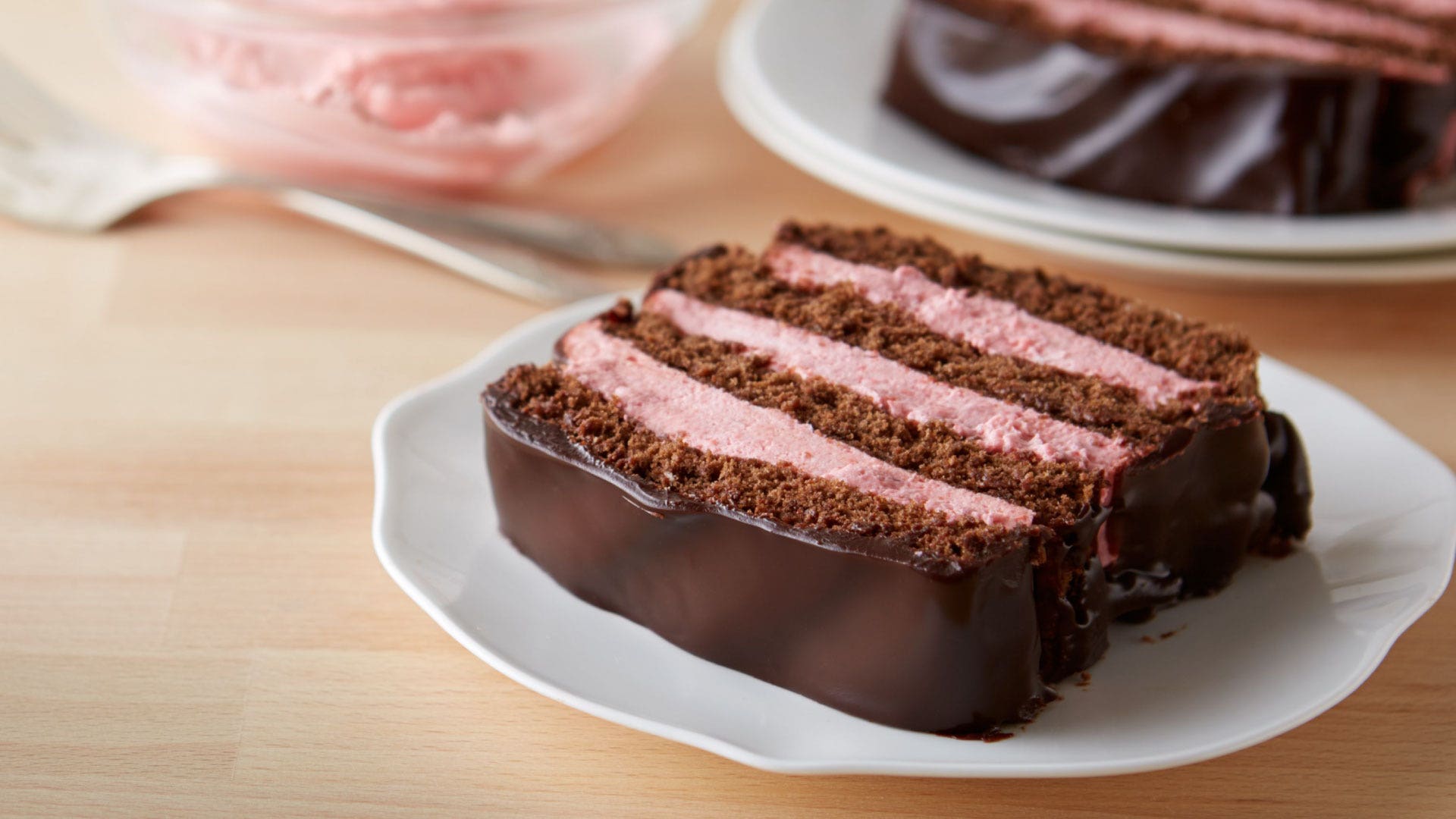 Chocolate Cake With Strawberry Filling - Give Recipe