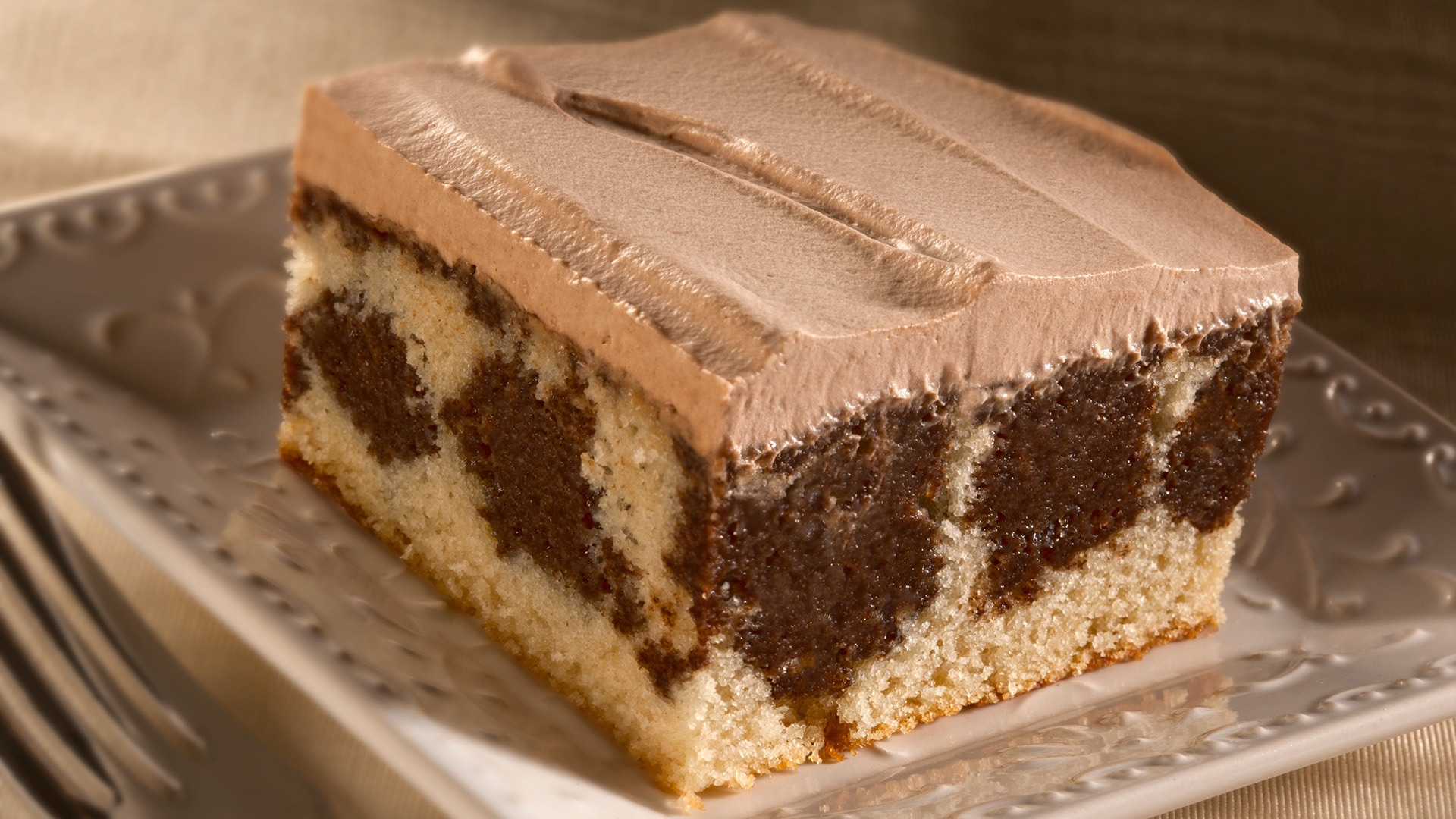 Chilled Chocolate Glazed Cake