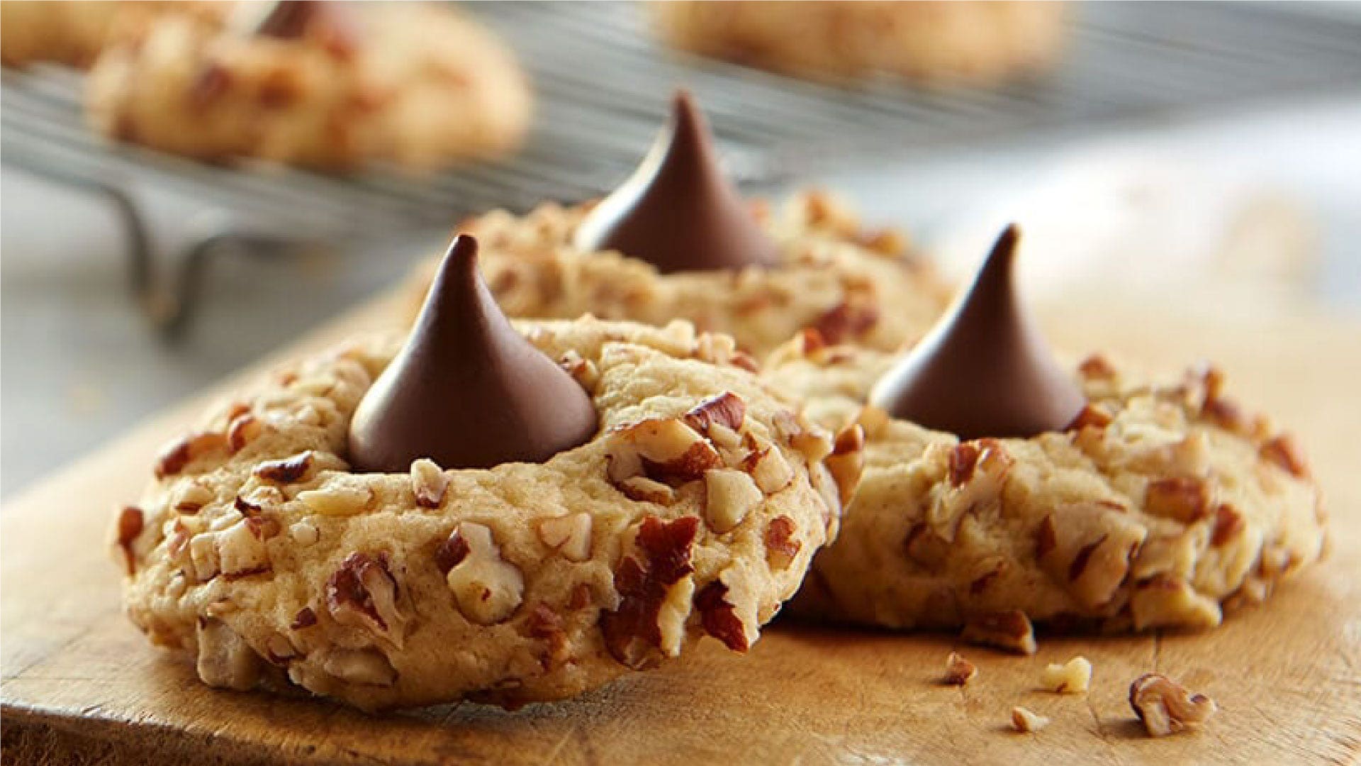 Nutty Sugar Cookie Blossoms Recipe | Hersheyland