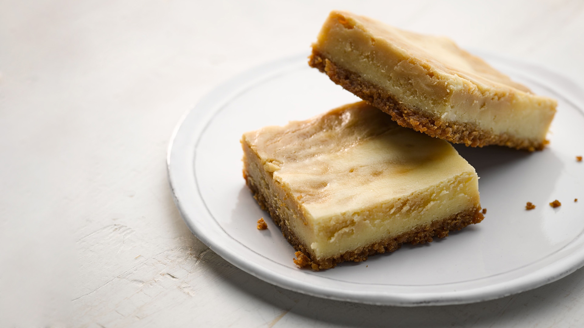 cinnamon swirl cheesecake bars