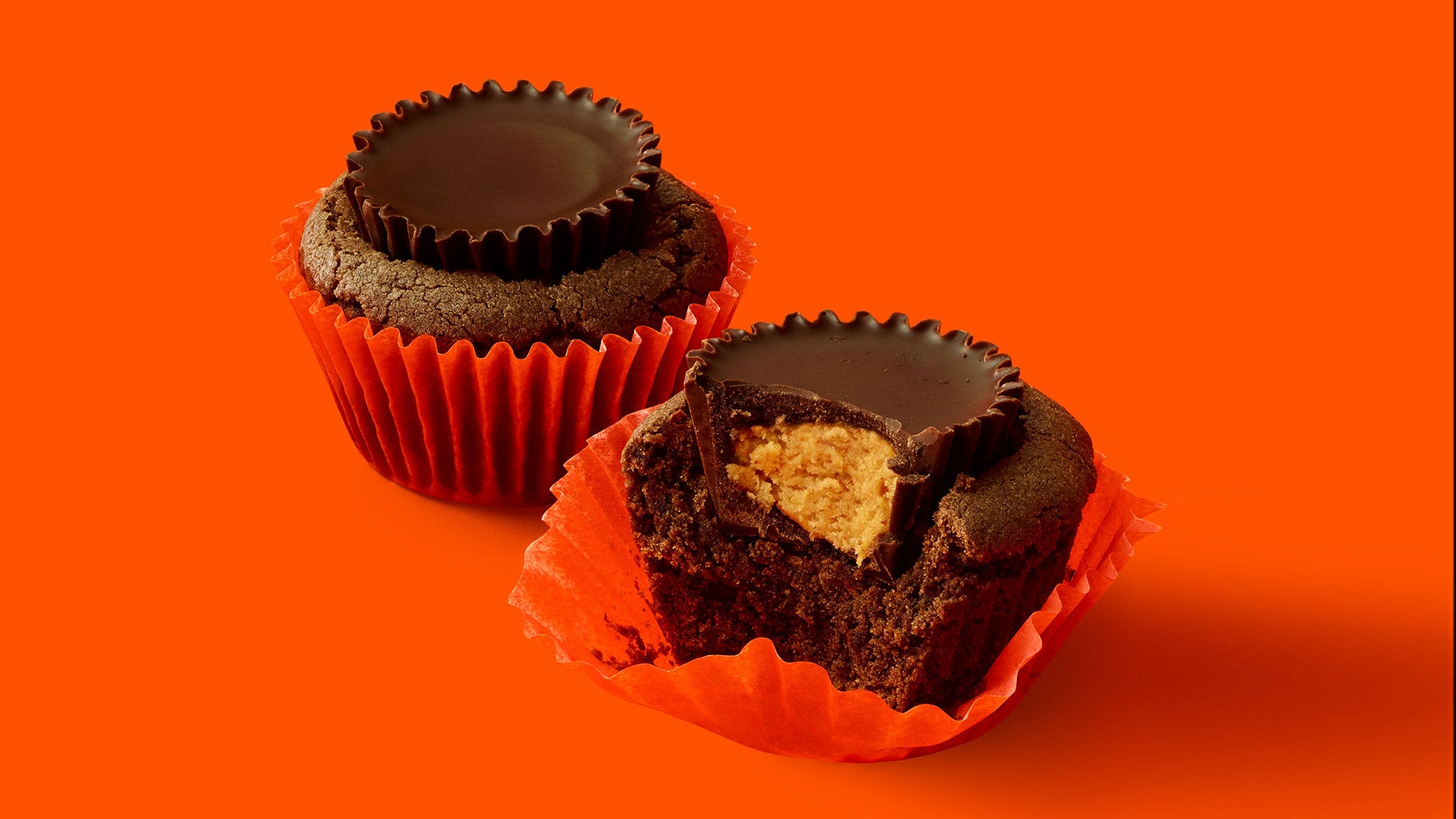 REESE’S Peanut Butter And Chocolate Temptation Cupcakes