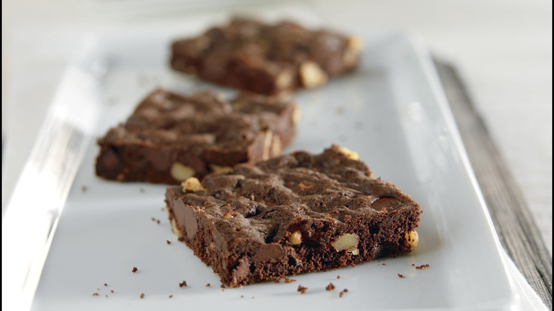 chocolate walnut cookie bars with sugar free chocolate chips