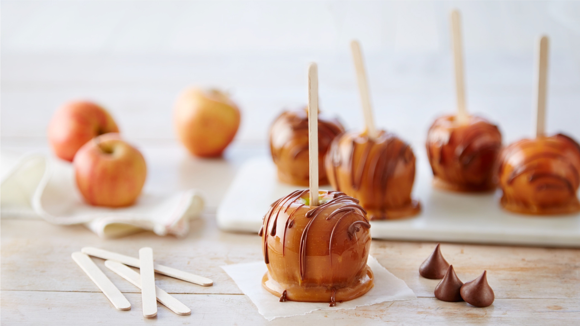 Image of HERSHEY'S Spider Web Caramel Apples