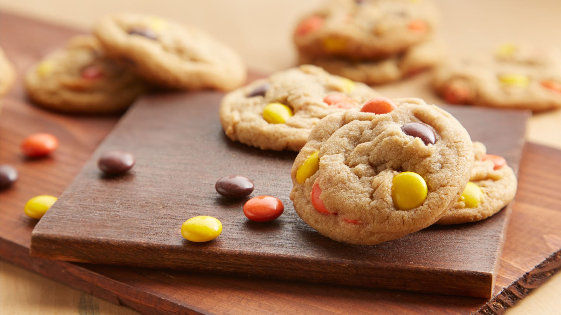 https://www.hersheyland.com/content/dam/hersheyland/en-us/recipes/recipe-images/61-reeses-pieces-peanut-butter-cookies.jpg