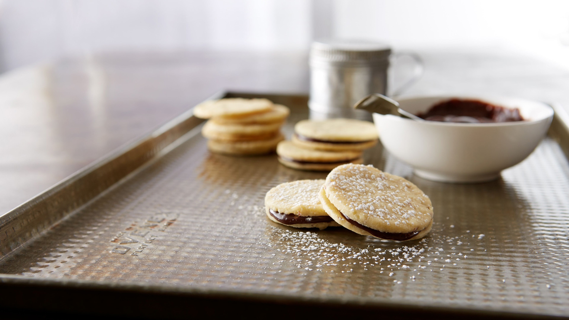 almond shortbread cookies with chocolate filling