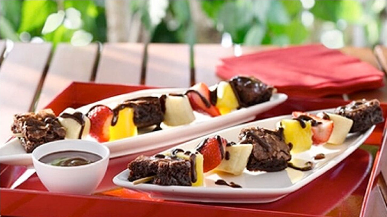 brownie n fruit kabobs