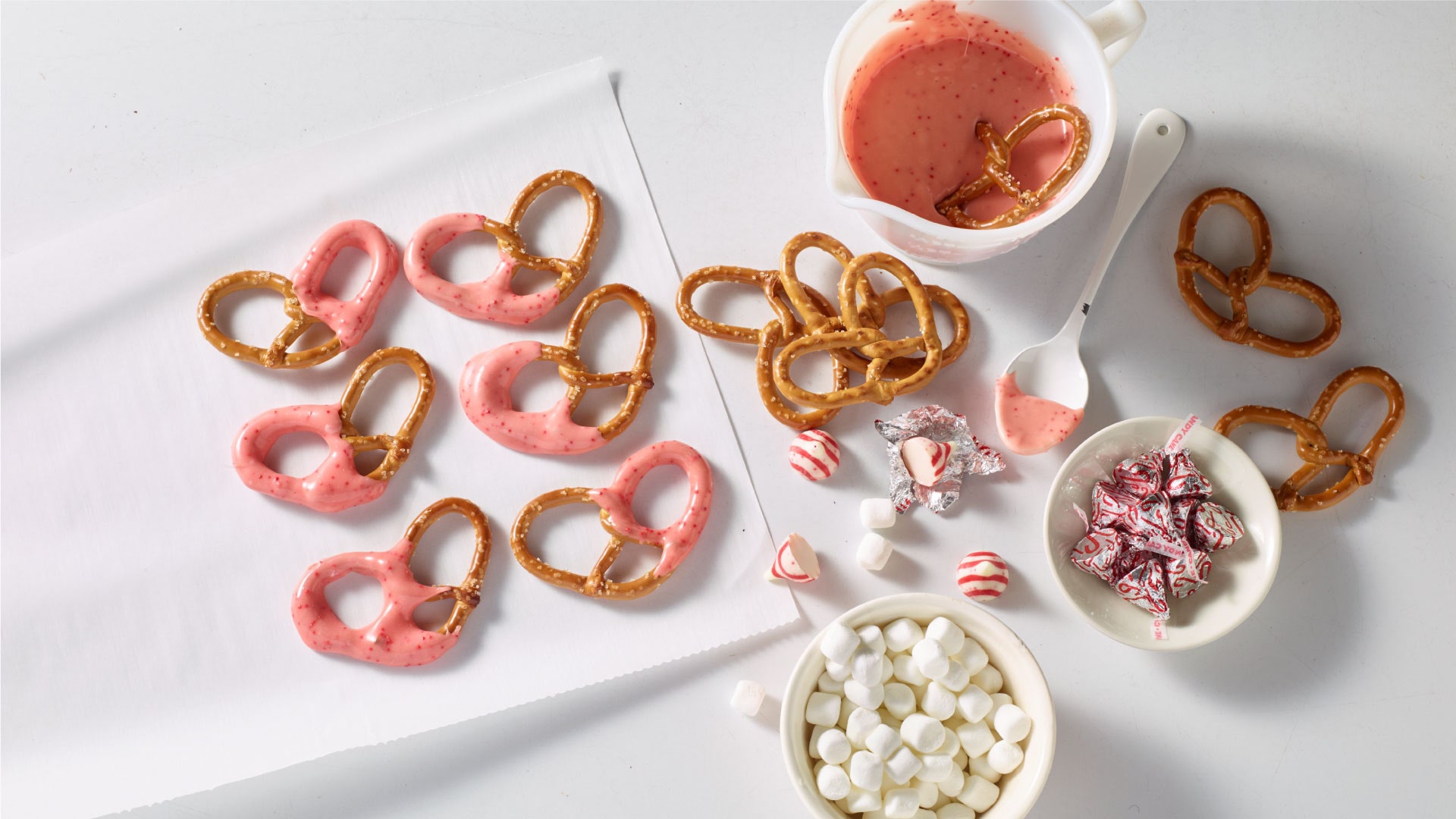 Candy Cane Mint Dipped Pretzels