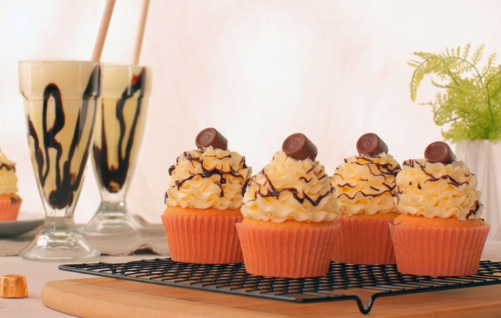 rolo vanilla cupcakes on a cooling rack 