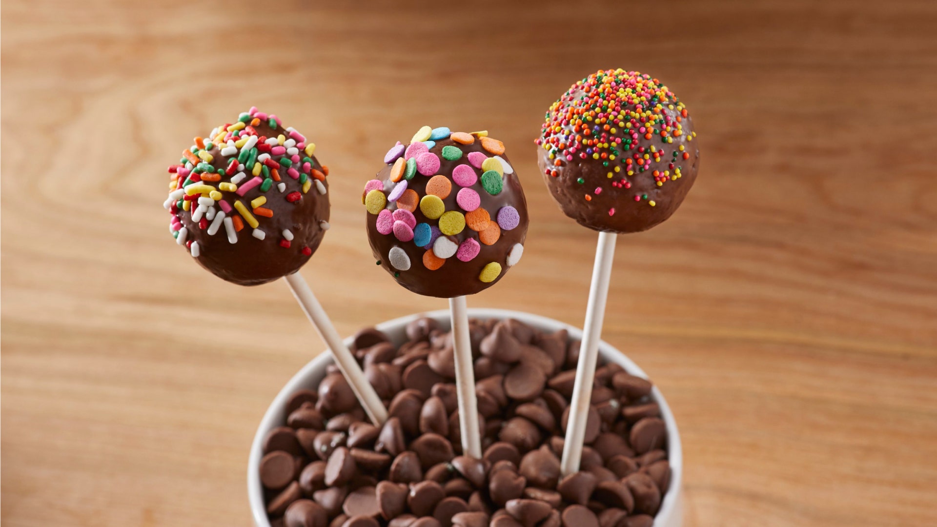Groene achtergrond Academie Opname Chocolate Brownie Pops Recipe | HERSHEY'S