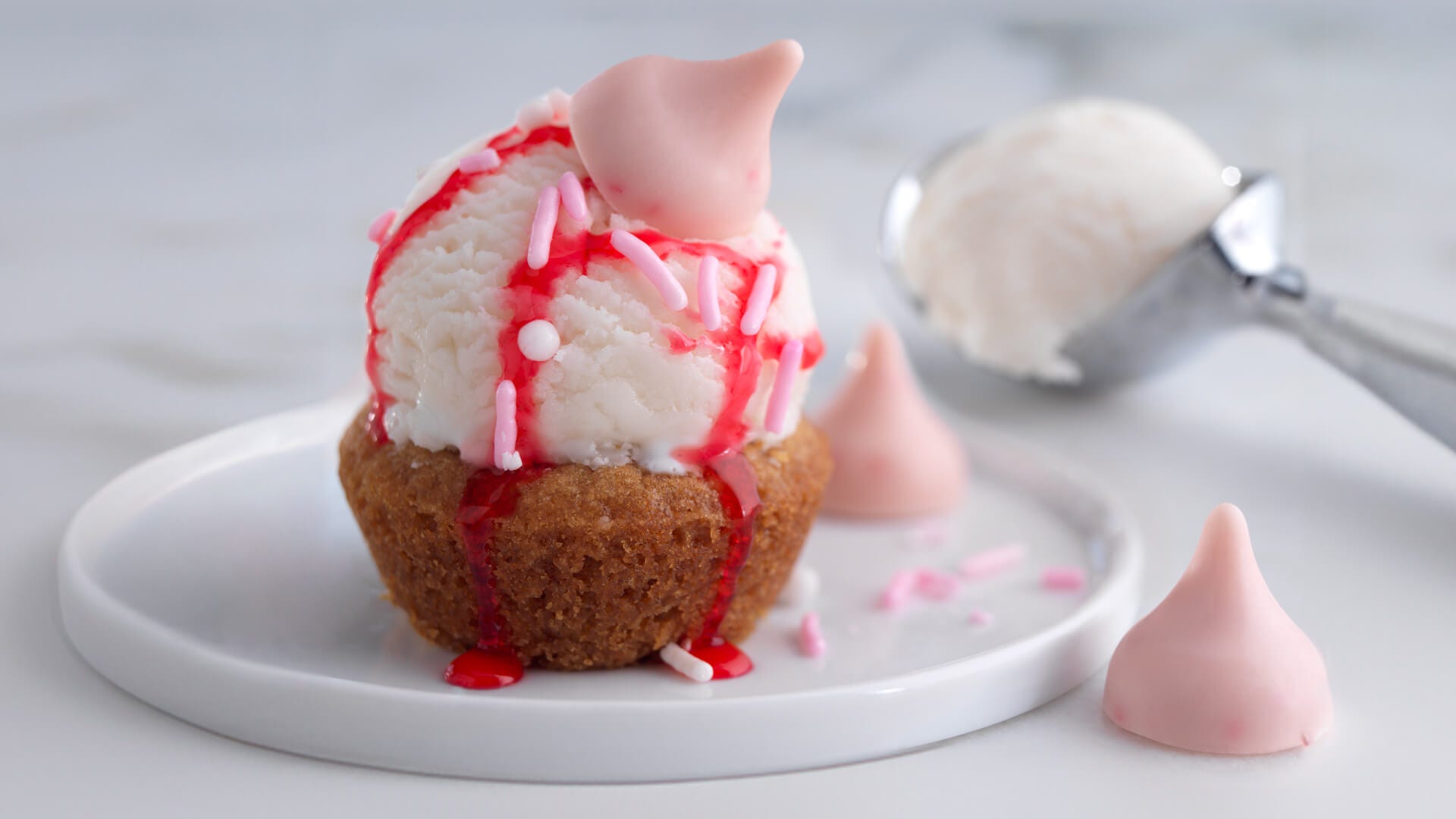 strawberry ice cream cone cups