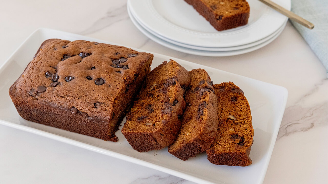 loaf of pumpkin chocolate chip bread