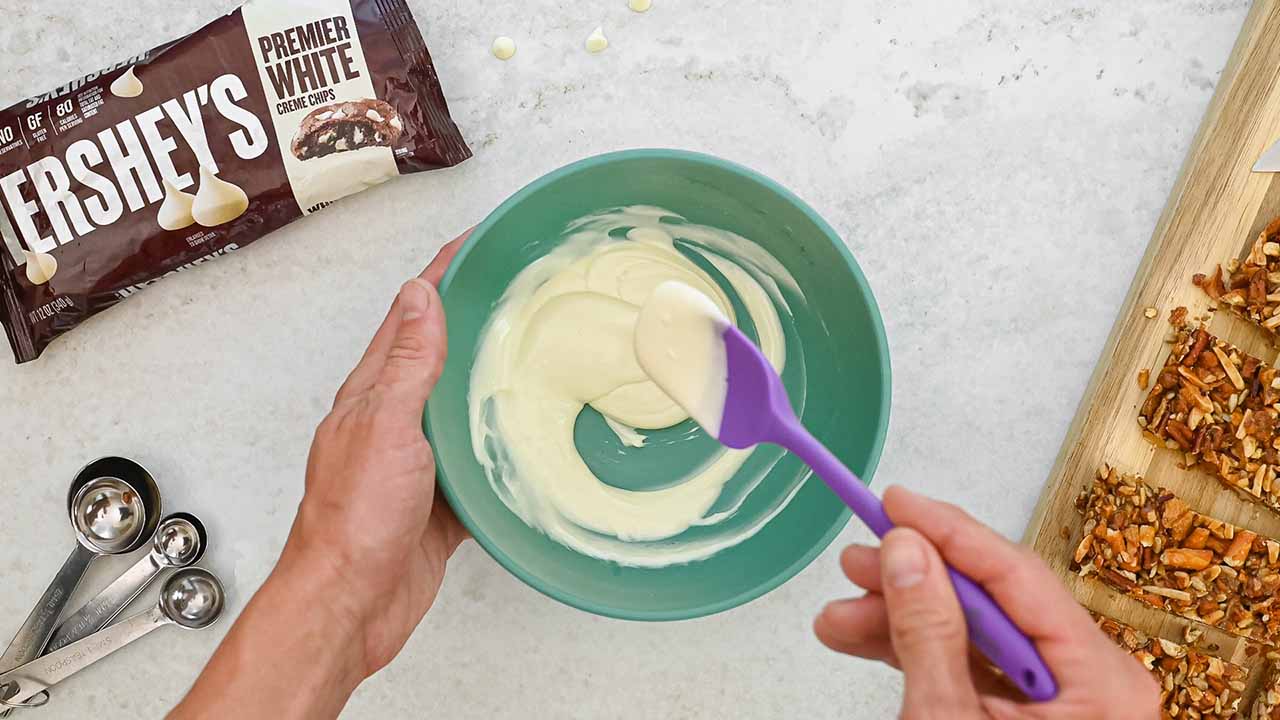 melting baking chips and vegetable oil together in a small bowl