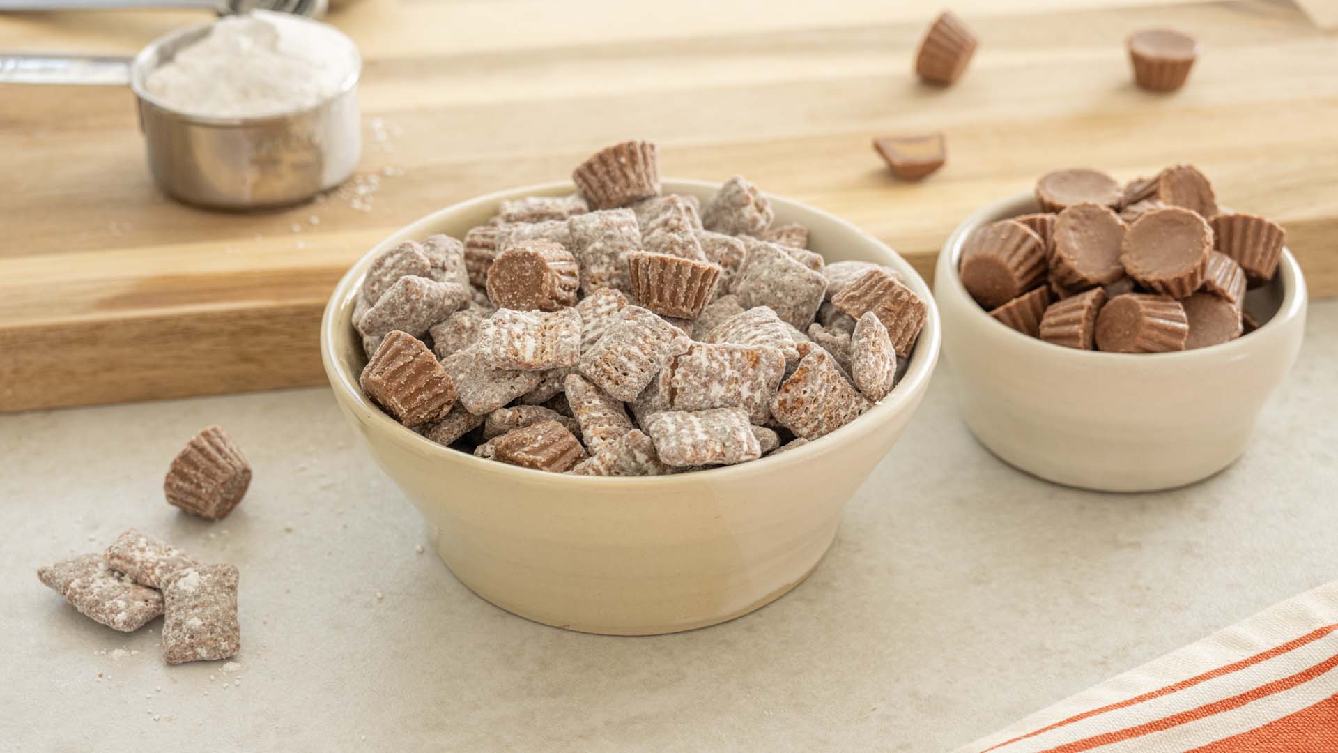 bowl of muddy buddies and reeses miniatures