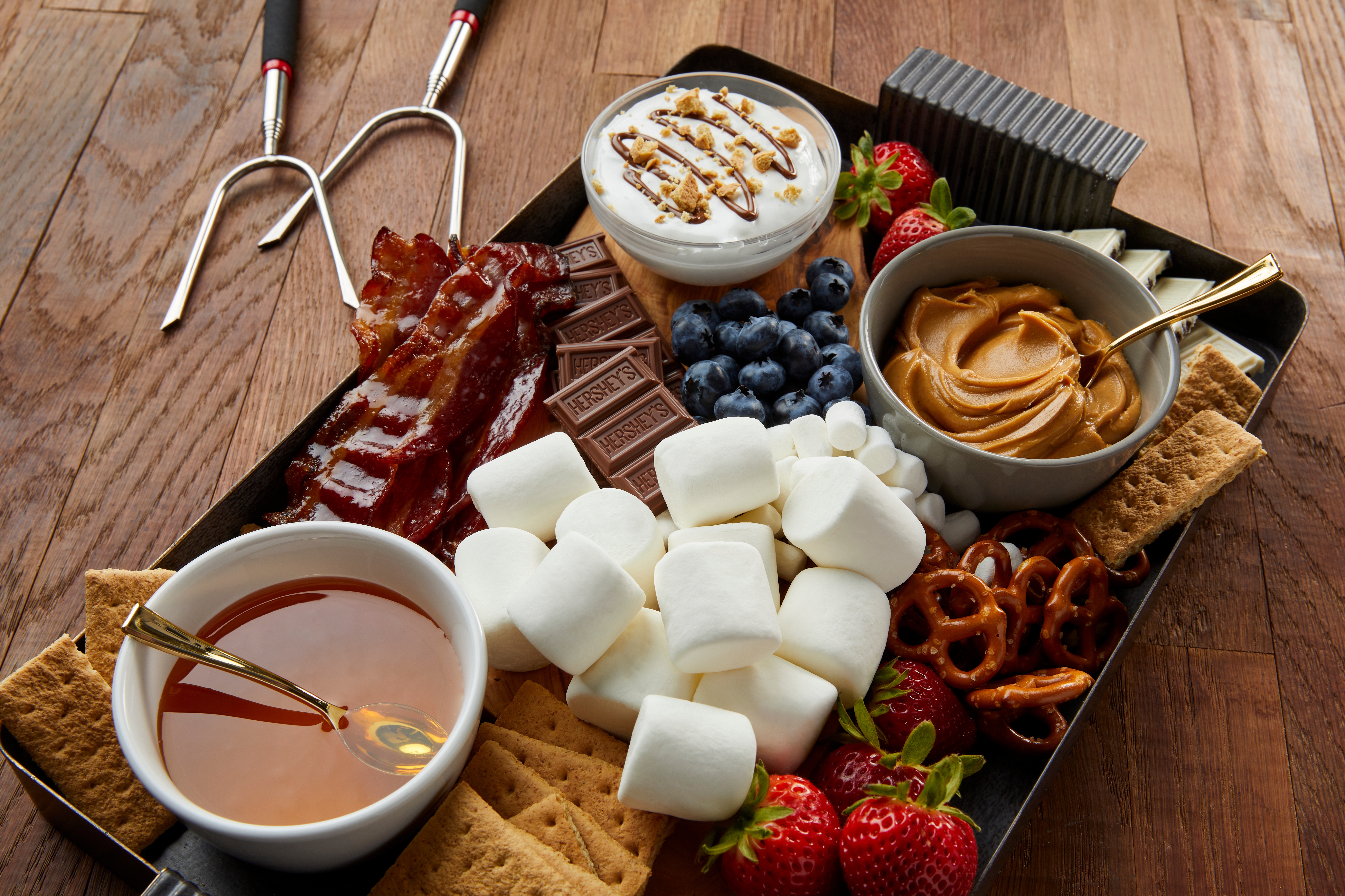 s'mores charcuteruie board