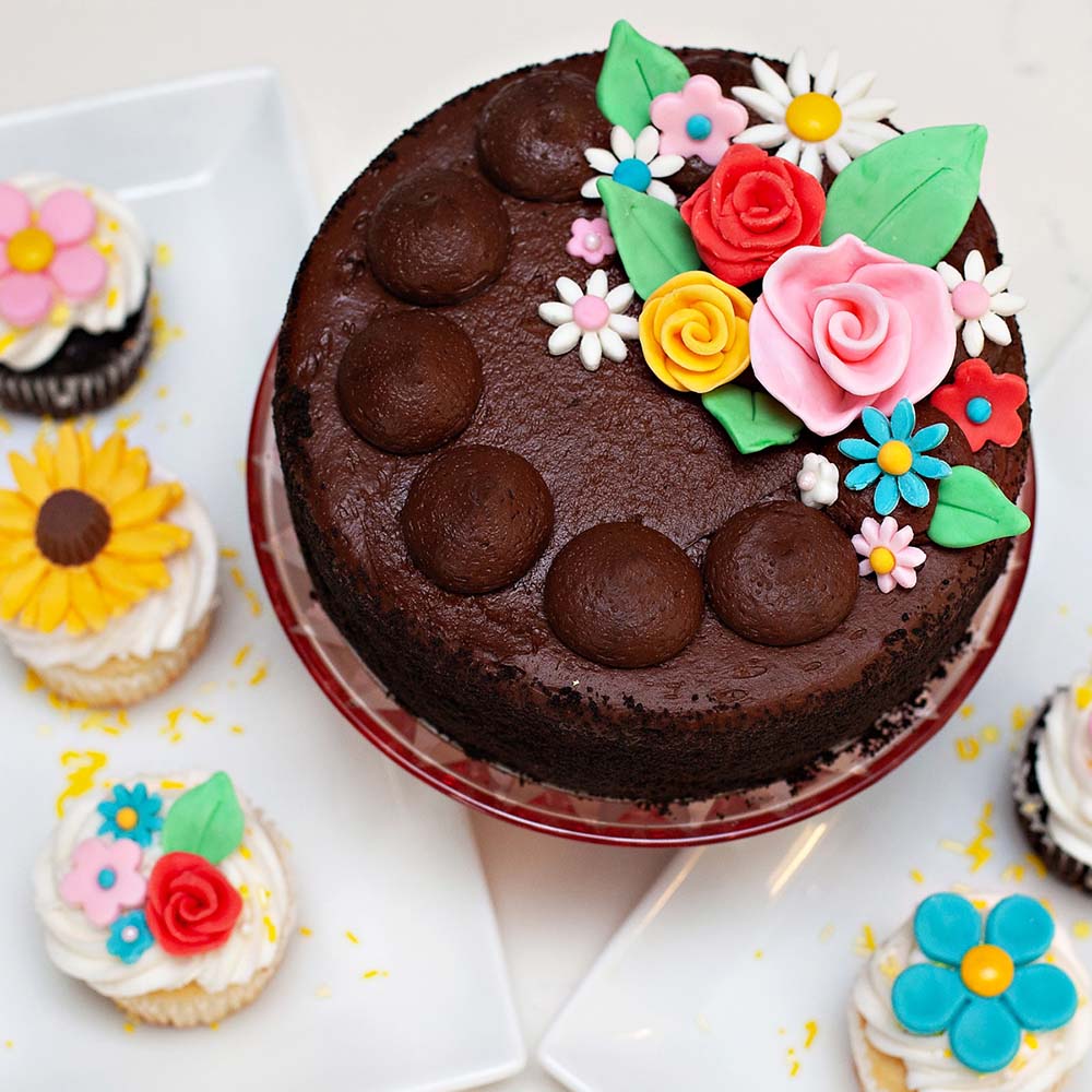 fondant flowers ontop of vanilla and chocolate cakes