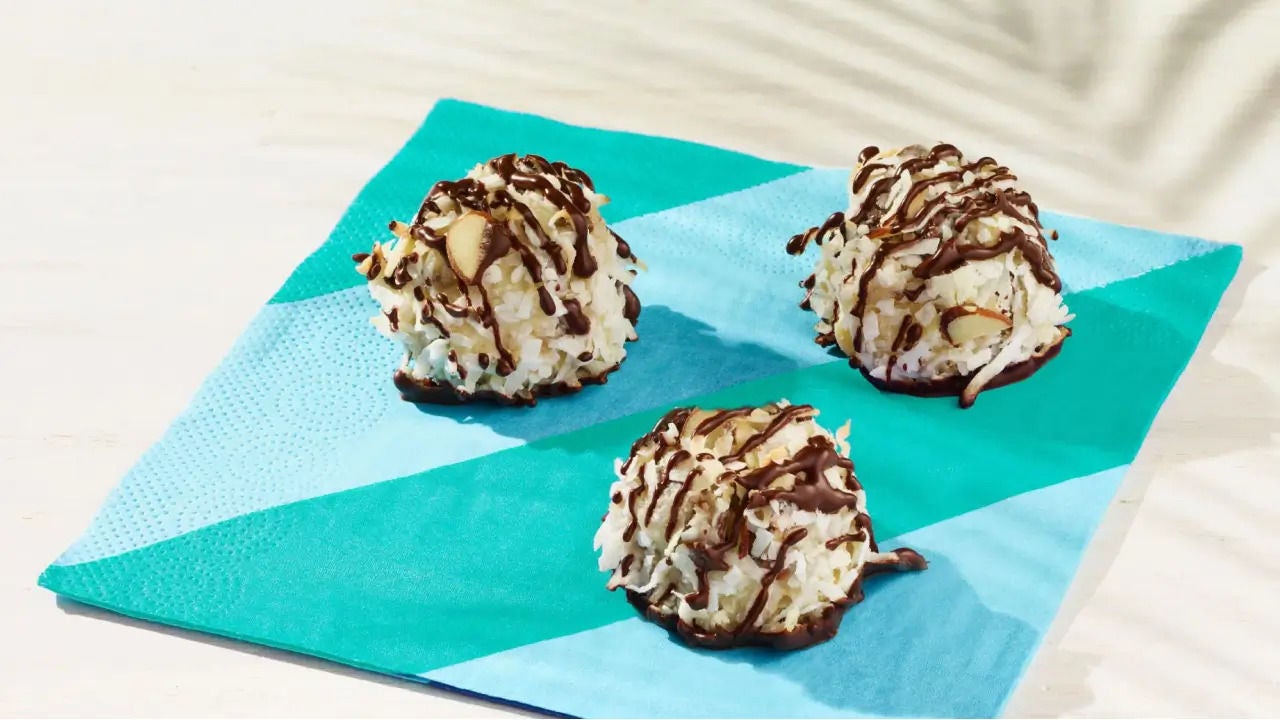 almond joy candy bar macaroons