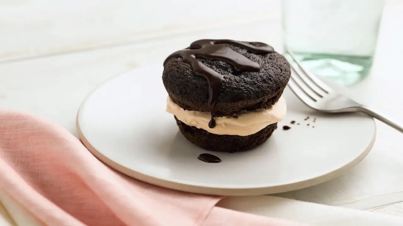 espresso filled mini cake