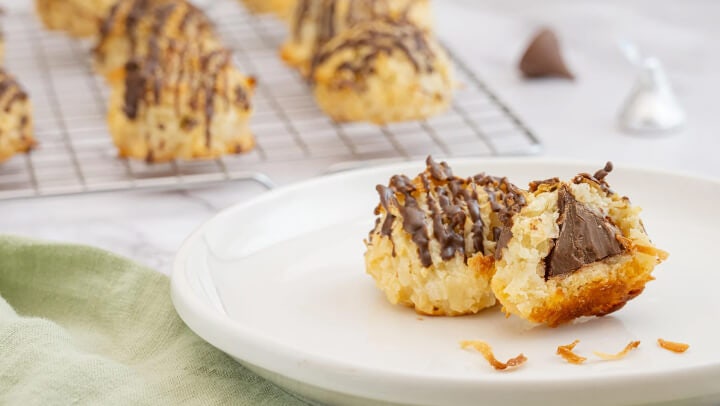kisses stuffed coconut macaroons