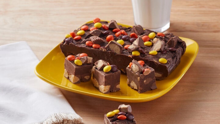plate of reeses loaded fudge