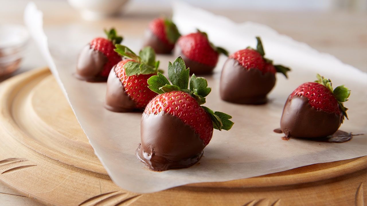 tray of chocolate covered strawberries