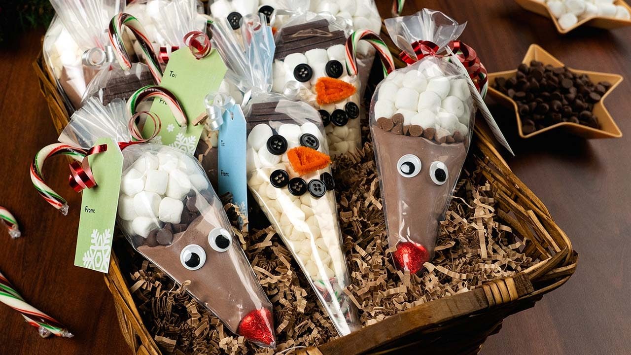 https://www.hersheyland.com/stories/easy-ideas-for-gifting-sweet-treats/_jcr_content/root/container/section/col1/section_1291464433_c_762584964/col2/image.coreimg.jpeg/1666709548798/gift-giving-ideas-blog-cocoa-bags.jpeg