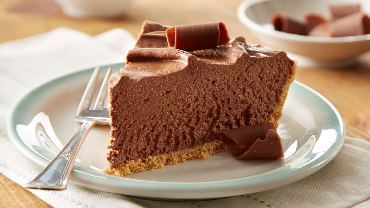 plated slice of no bake chocolate cheesecake