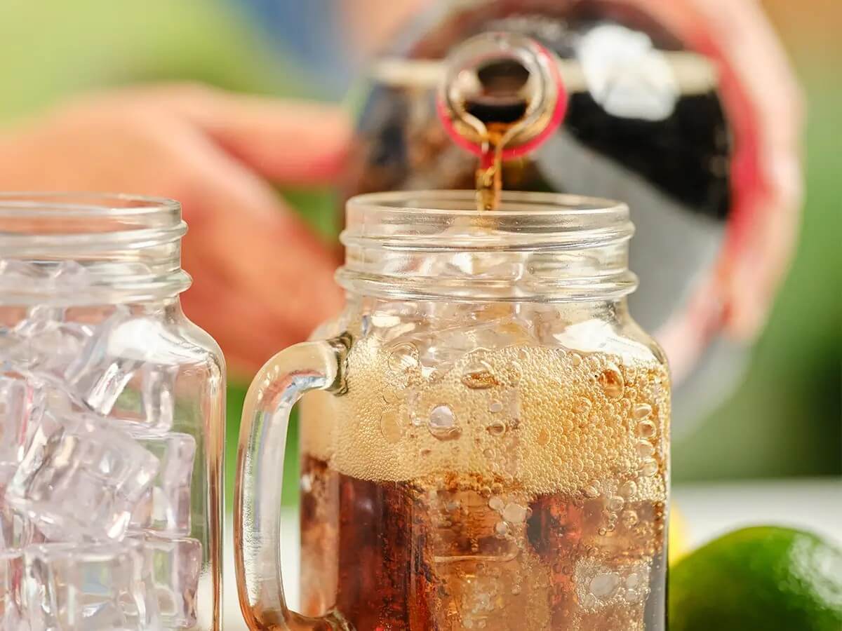 pour soda in glass