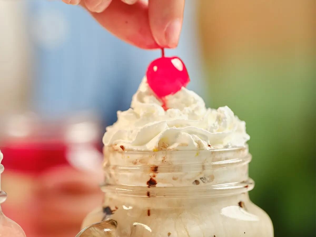 stir and garnish soda