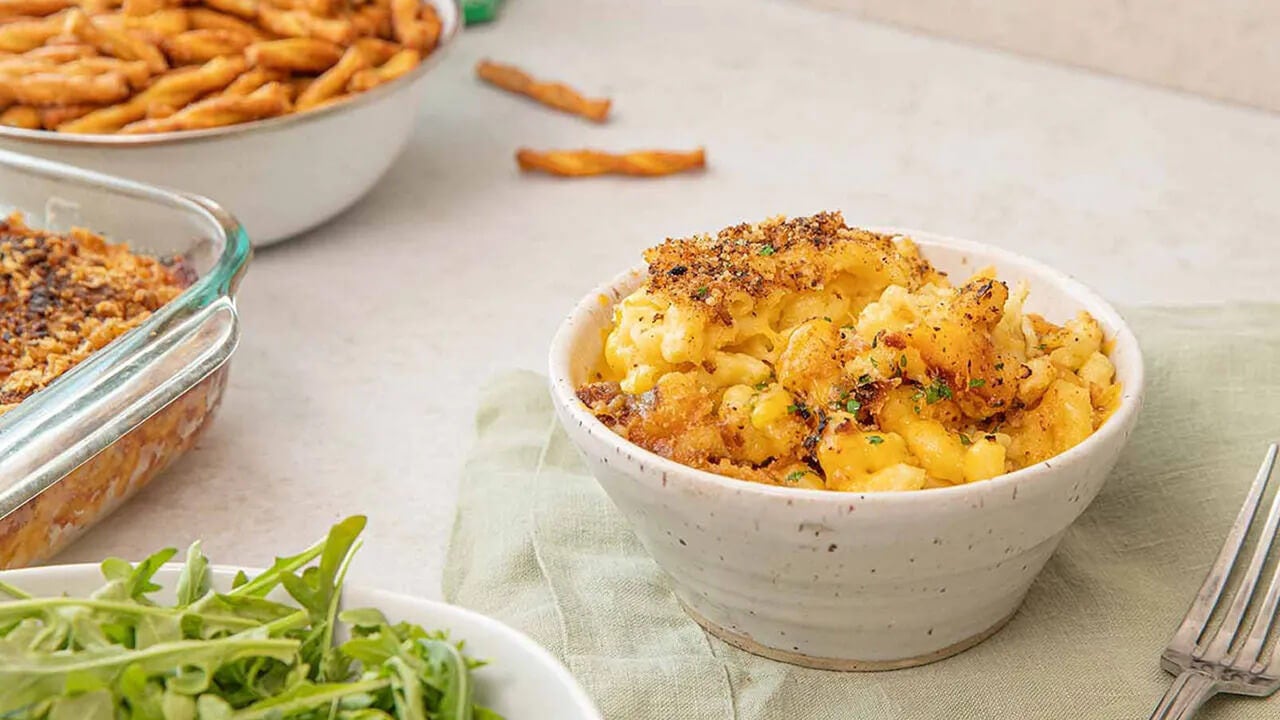 pretzel crusted mac and cheese