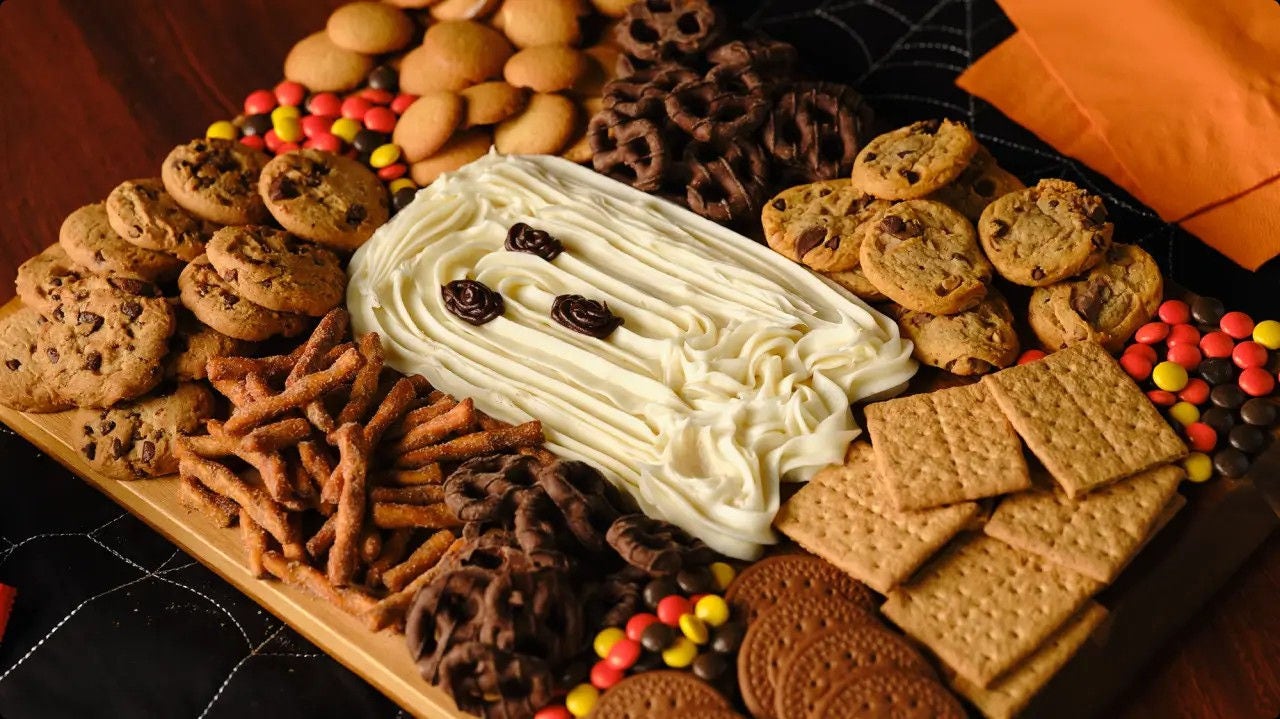 halloween themed icing dessert board