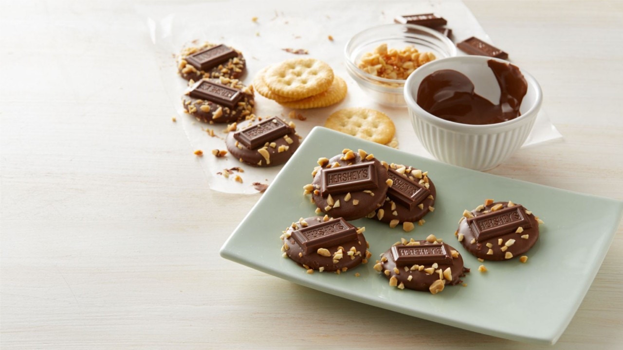 plate of hersheys bar cracker snack medallions