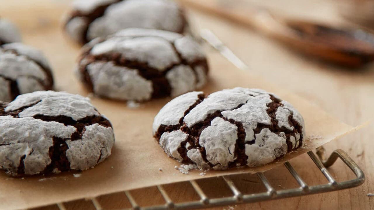 hersheys cocoa crinkle cookies recipe feature