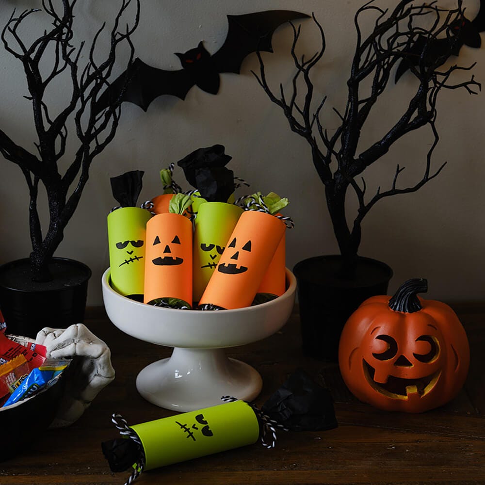 halloween themed party poppers